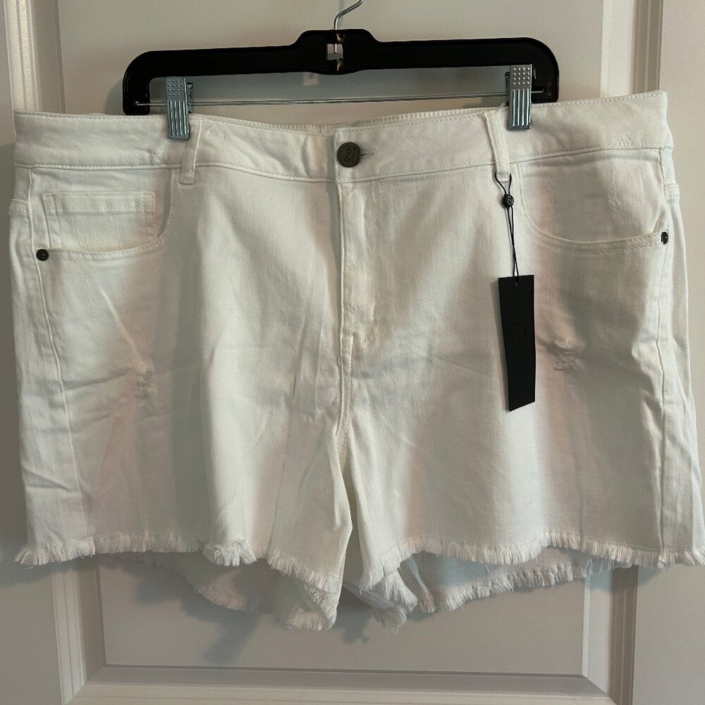 6th and Lane Distressed Raw Hem White Stretch Denim Shorts Women's Size 22 - NEW